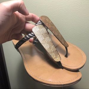 Dressy sandal with zebra strap, stamped metal
